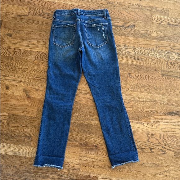 Trendy Distressed Ankle Jeans in Classic Blue - Picture 3 of 4